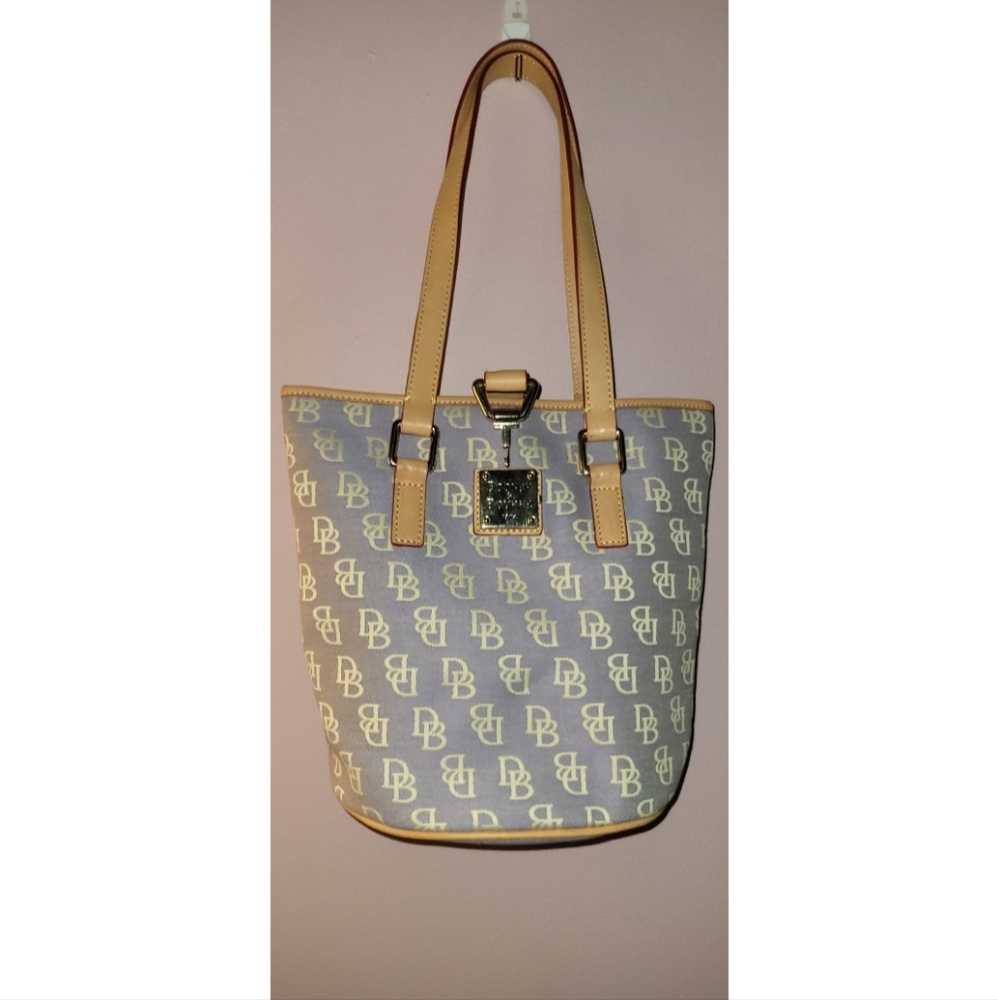 Dooney & Bourke bucket purse